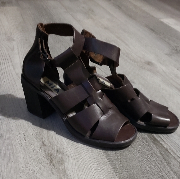 MIA brown leather open toe block heel sandals - Picture 10 of 16